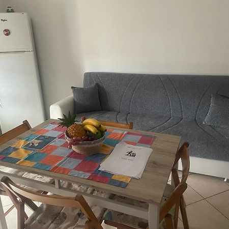 Airport Apartment Alloggio Turistico T&C Fiumicino Esterno foto