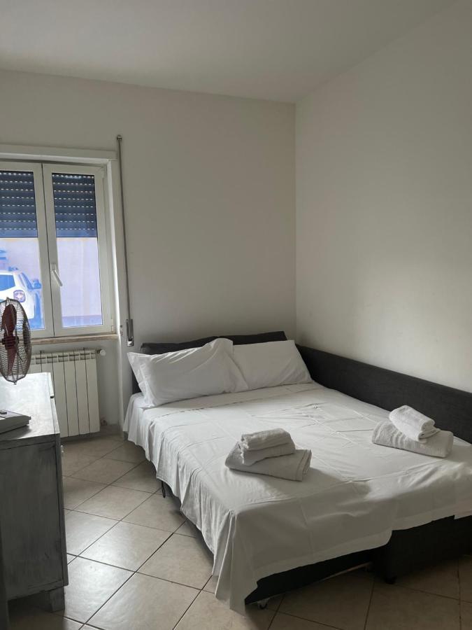 Airport Apartment Alloggio Turistico T&C Fiumicino Esterno foto